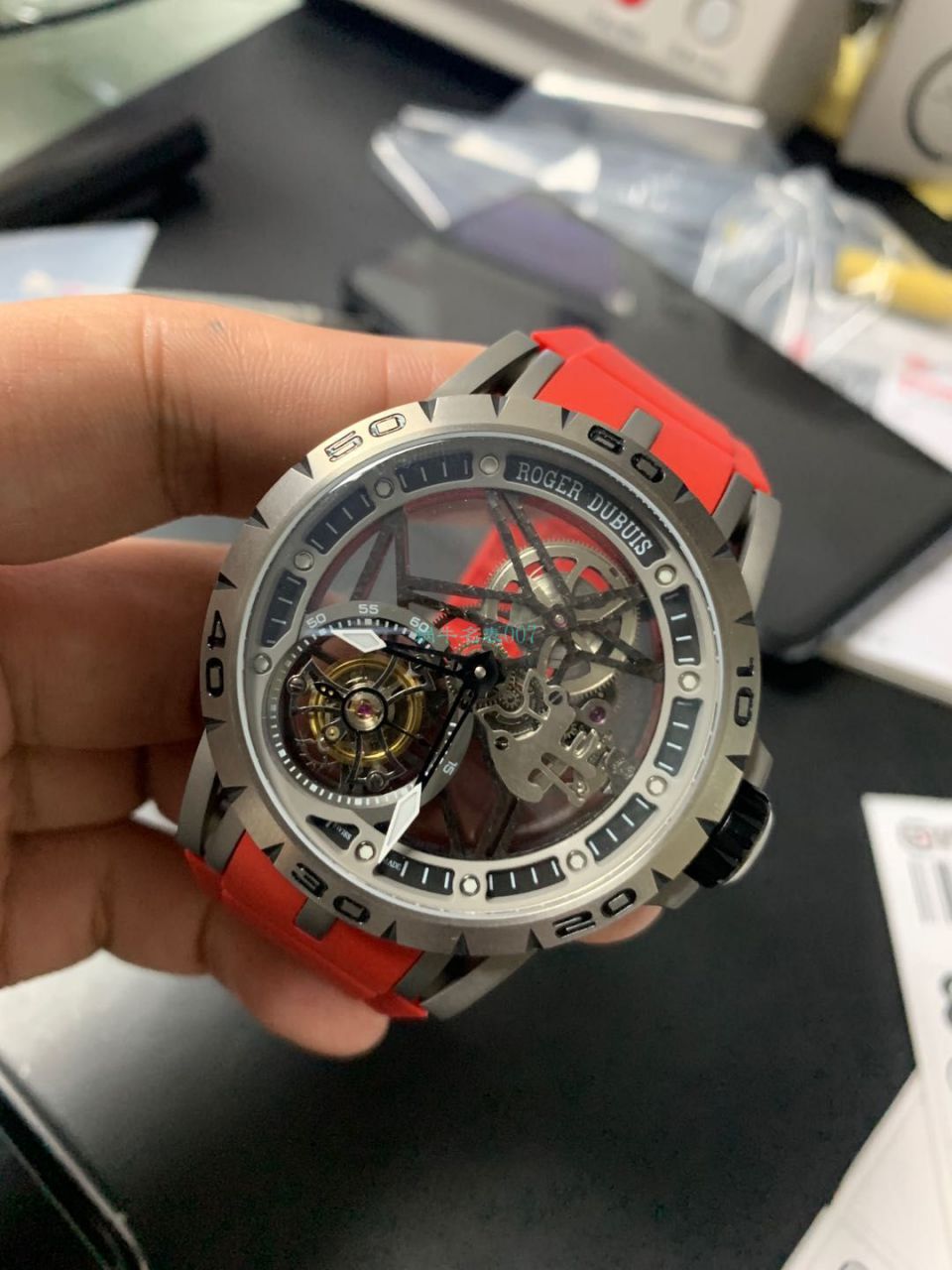 视频评测BBR厂官网顶级复刻陀飞轮罗杰杜彼Roger Dubuis王者高仿RDDBEX0479红色表带腕表 / LJ067