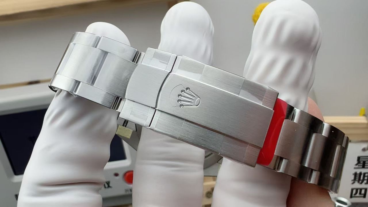 VS劳力士蚝式恒动系列m124300-0007腕表 /  