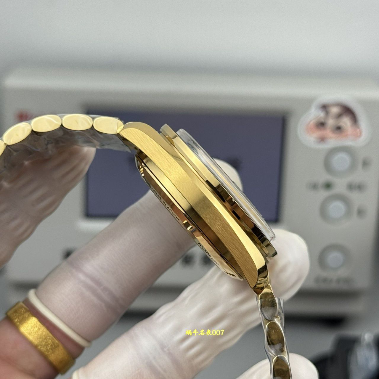 N1欧米茄超霸系列310.60.42.50.99.002腕表 /  