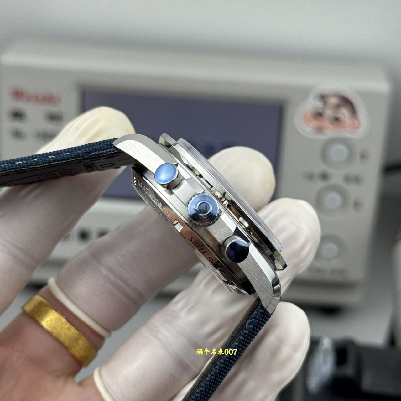 N1欧米茄超霸系列310.32.42.50.02.001腕表(史努比奖”50周年纪念腕表) /  