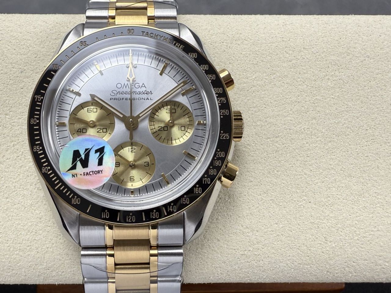 N1欧米茄超霸系列310.60.42.50.02.001腕表 /  