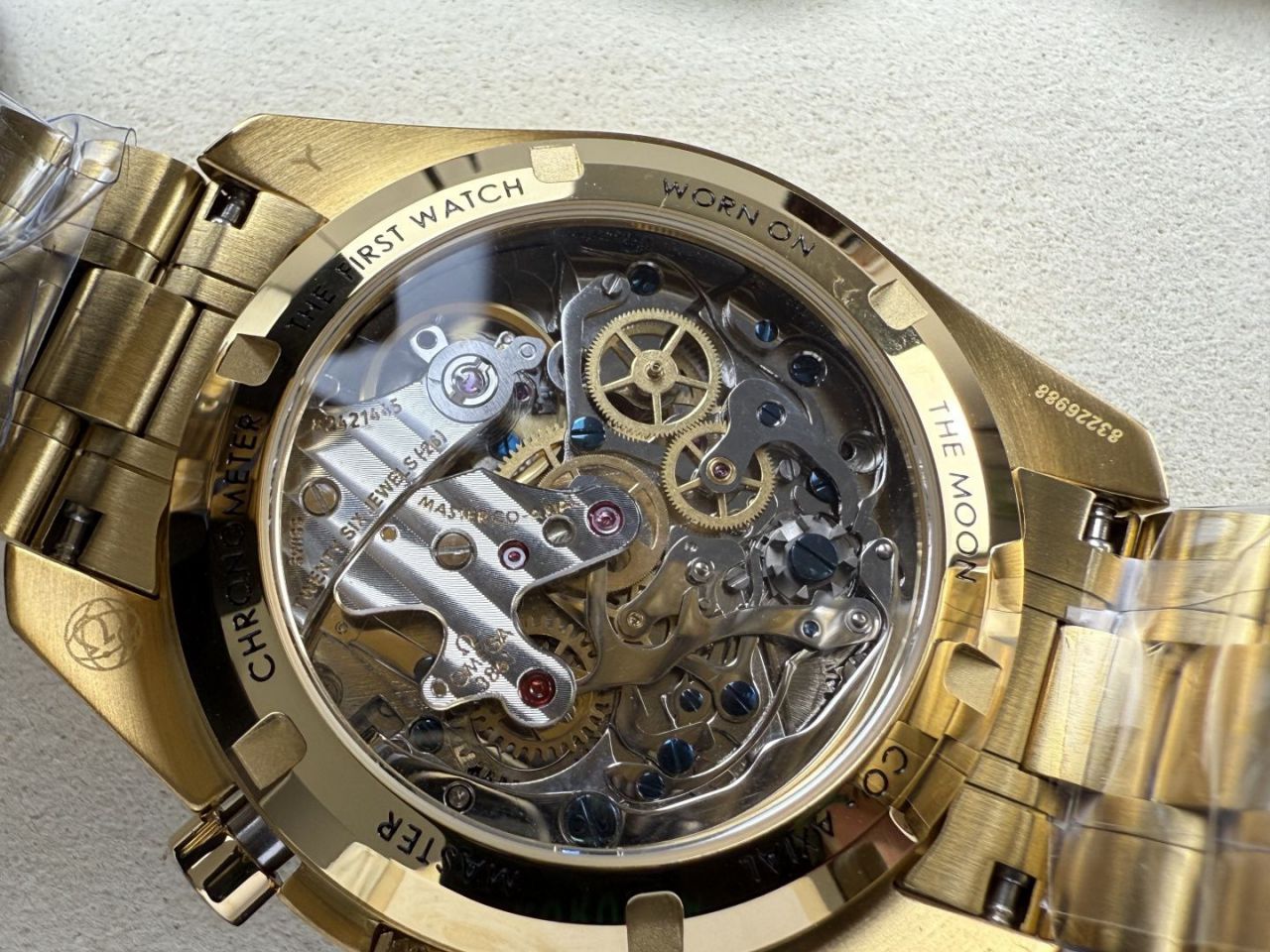 N1欧米茄超霸系列310.60.42.50.10.001腕表 /  