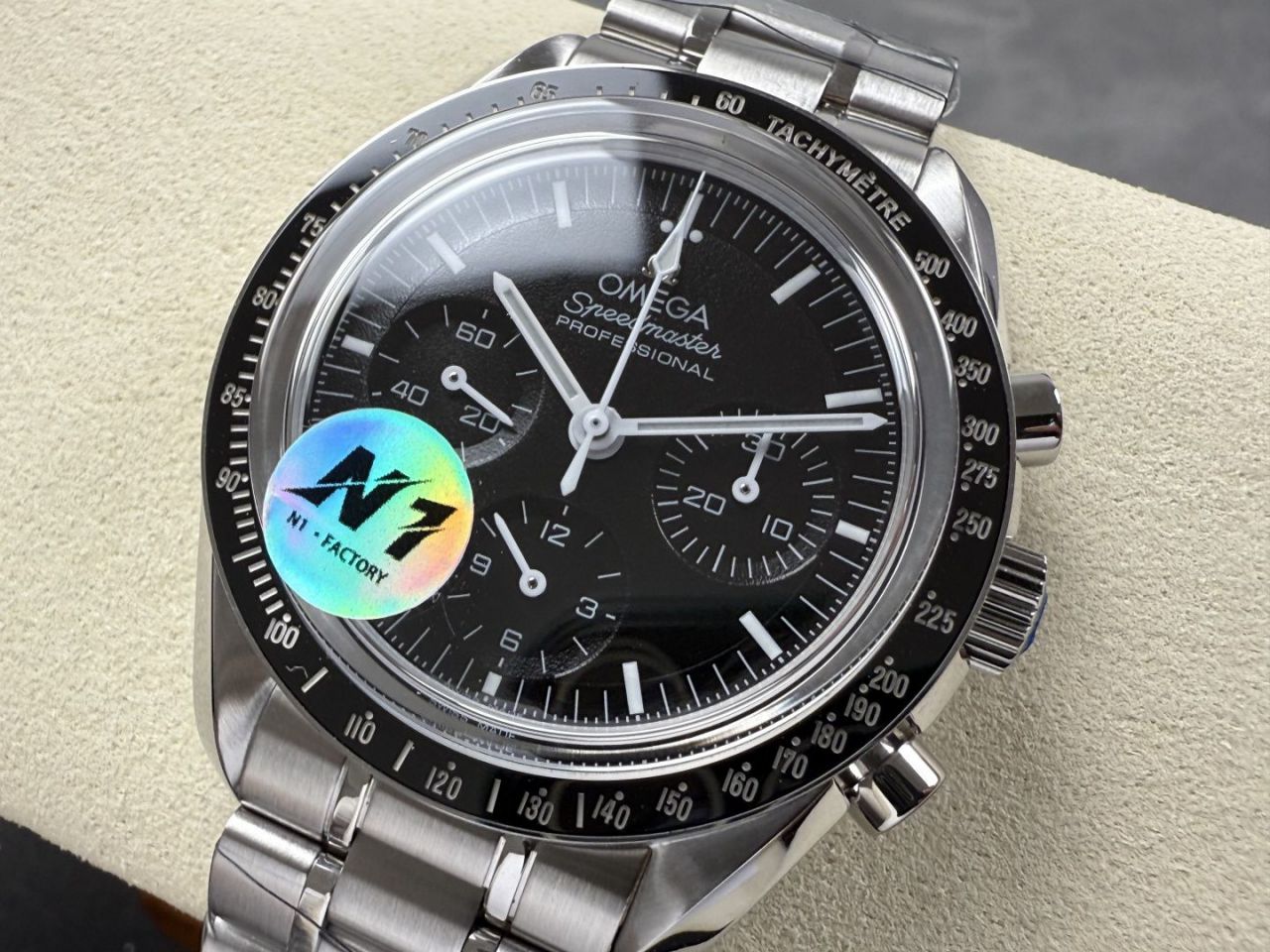 N1欧米茄超霸系列310.30.42.50.01.001腕表 /  