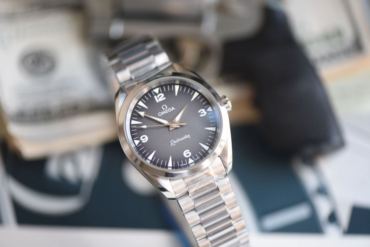 VS铁霸欧米茄海马系列235.10.38.20.06.001腕表 /  