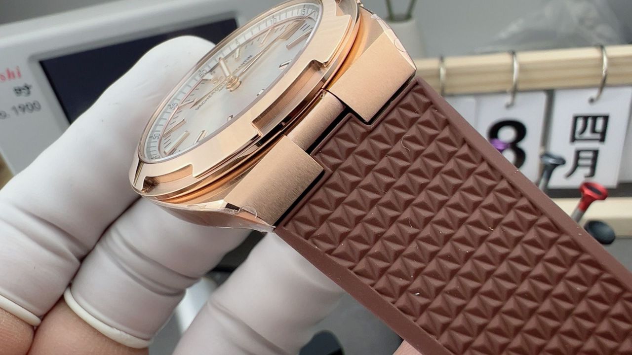 8F江诗丹顿纵横四海系列4500V/000R-B127腕表 /  