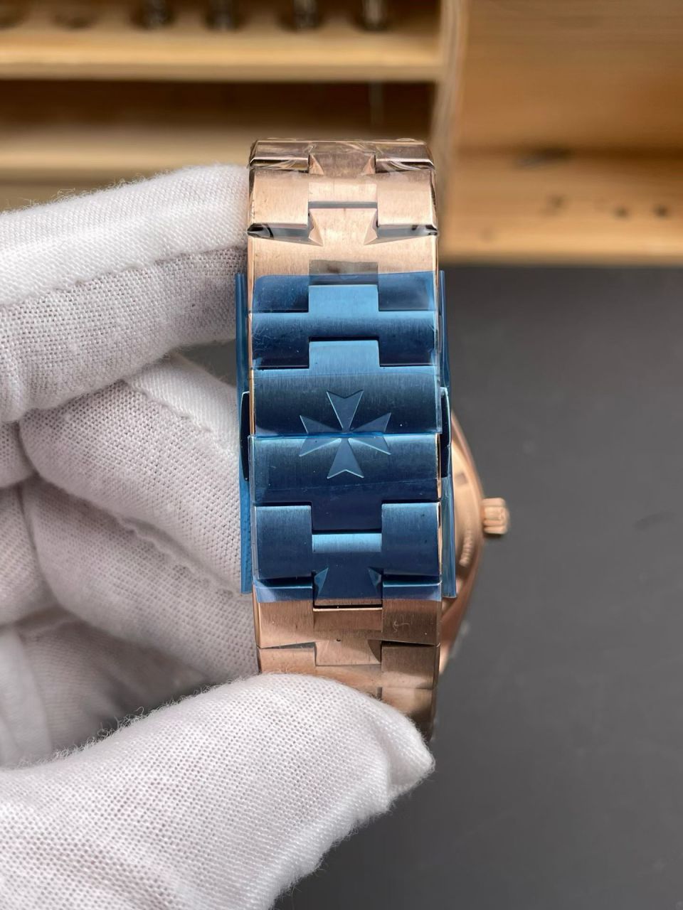 8F江诗丹顿纵横四海系列4520V/210R-B967腕表 /  