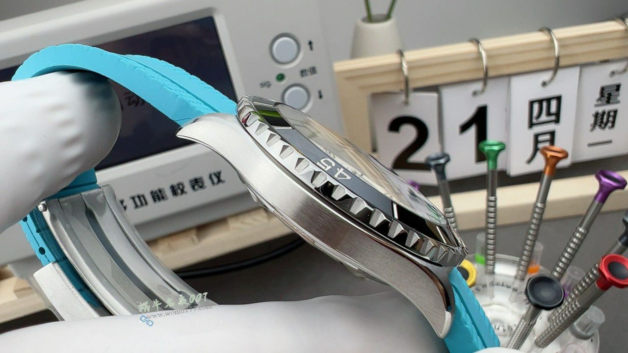 BLS百年灵彩虹超级海洋系列超A高仿手表网站A17375211B2S1腕表 / BL211