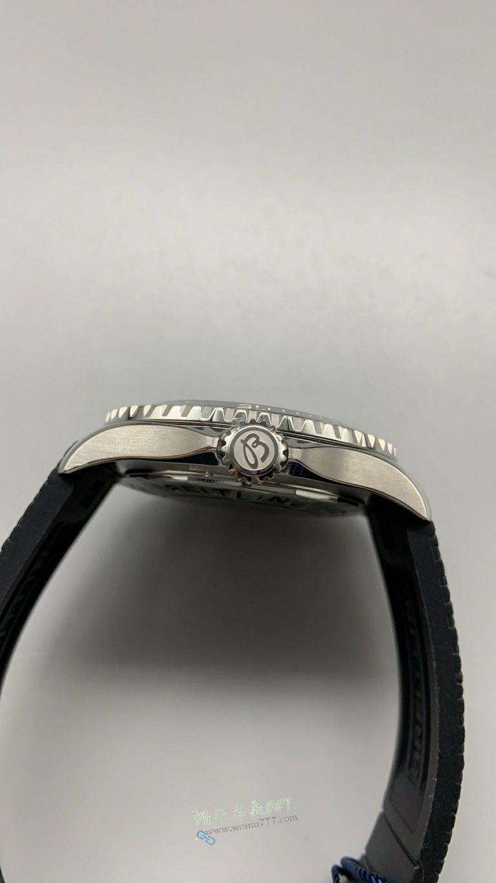 BLS百年灵彩虹超级海洋系列超A高仿手表网站A17375211B2S1腕表 / BL211