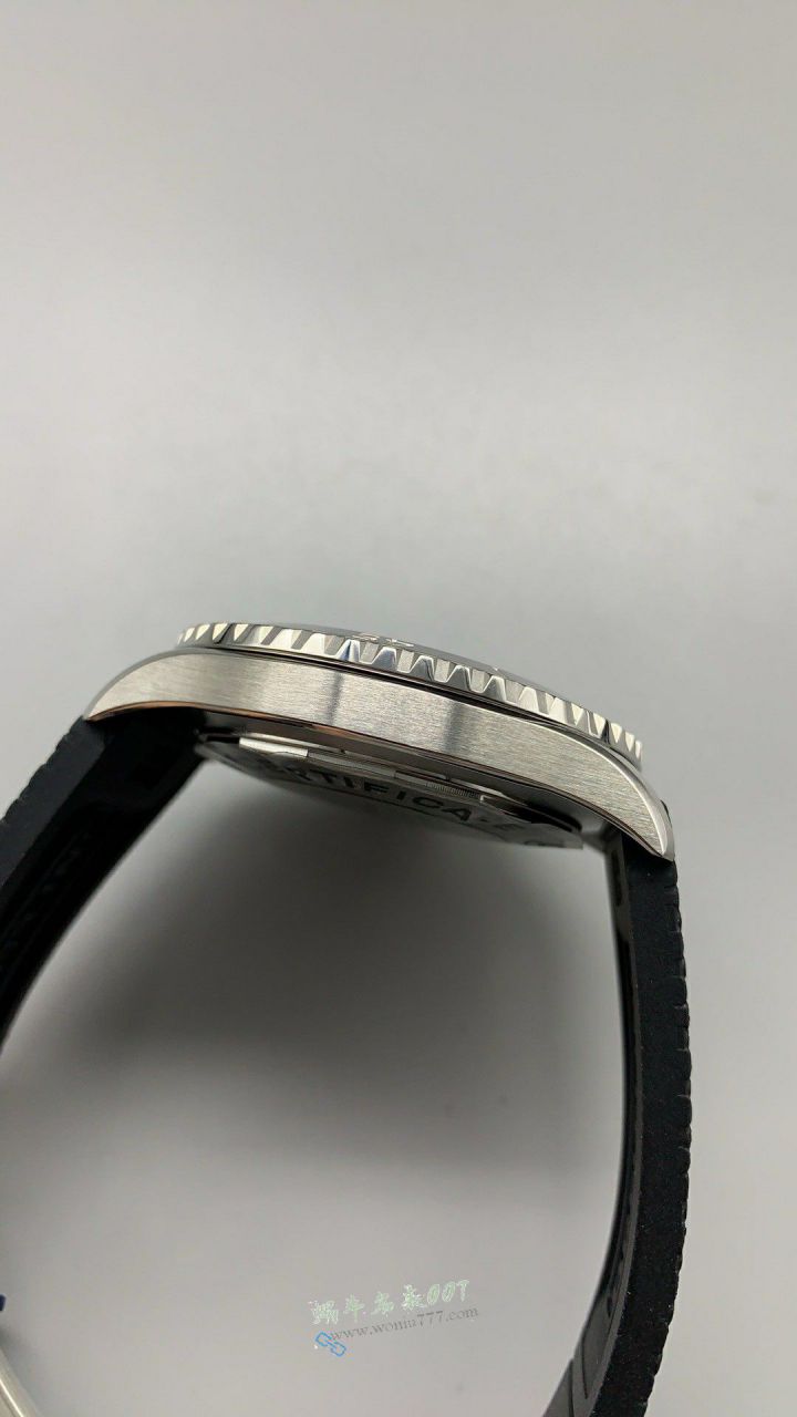 BLS百年灵彩虹超级海洋系列超A高仿手表网站A17375211B2S1腕表 / BL211