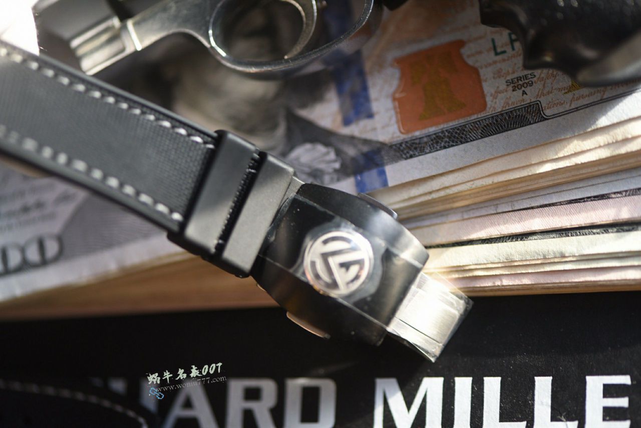 『新表』Franck Muller 法穆兰  推出 Grand Central Tourbillon 中置陀飞轮腕表 / FL083