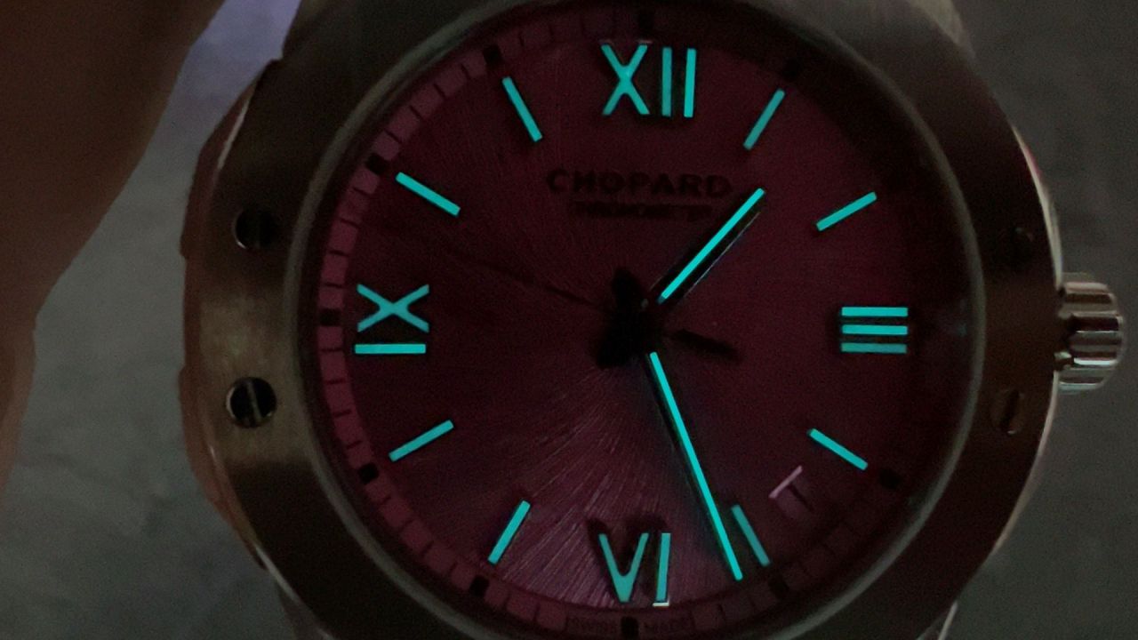 GH萧邦雪山傲翼系列粉盘日历款腕表 / XB089