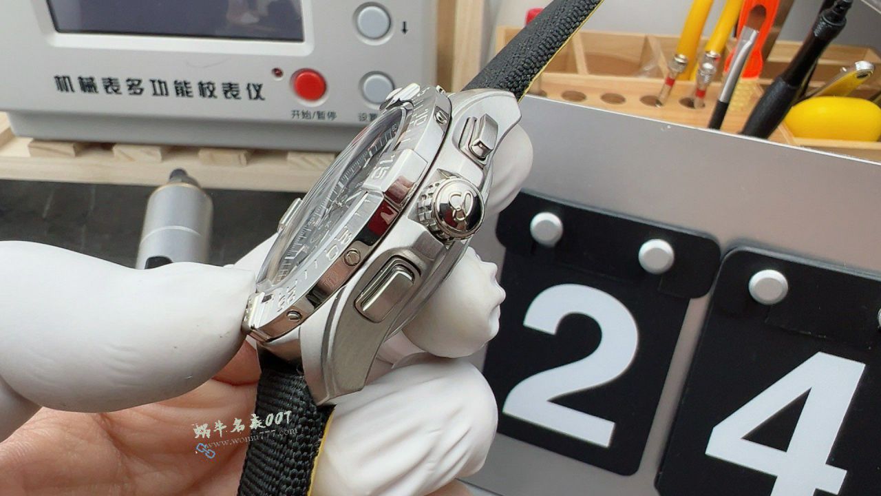 BLS百年灵复仇者复刻手表AB01821A1B1X2腕表 / BL216