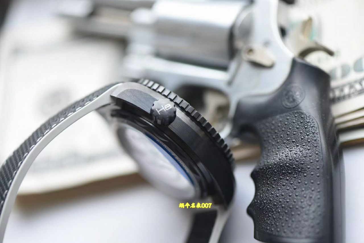 视频评测VS厂欧米茄海马世界时600米215.92.46.22.01.006和215.92.46.22.01.007腕表 / R836