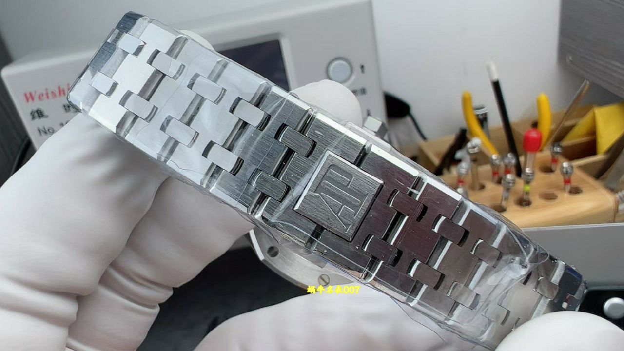 APS爱彼皇家橡树系列15451ST.ZZ.D011CR.01顶级复刻手表白面钢带腕表 / AP378