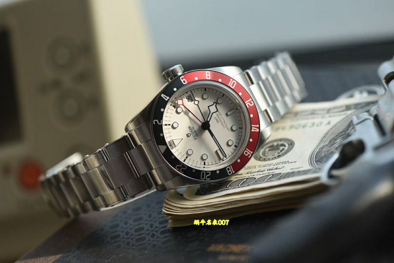 ZF帝舵碧湾可乐圈M79830RB-0010腕表 / DT090