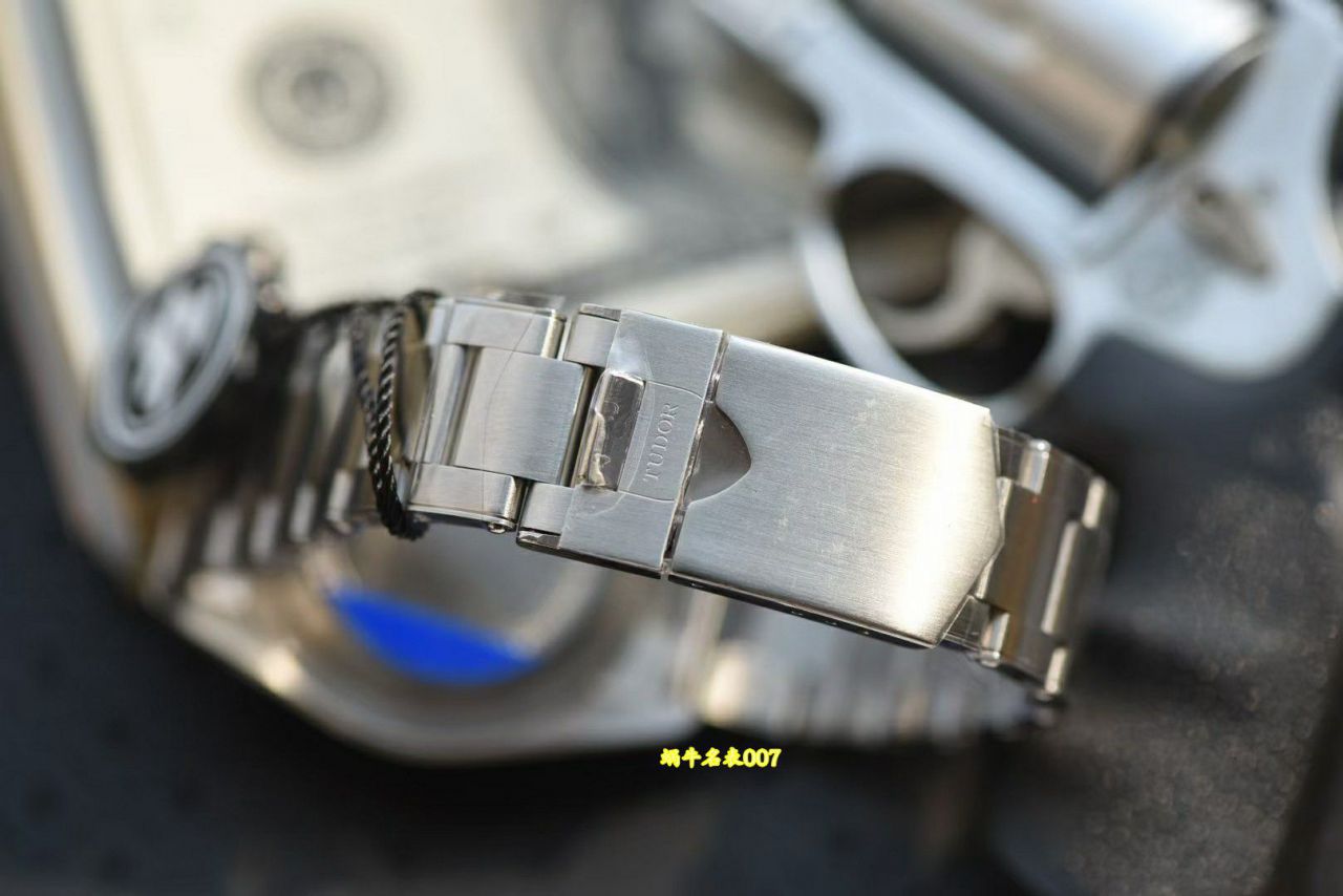 ZF帝舵碧湾可乐圈M79830RB-0010腕表 / DT090