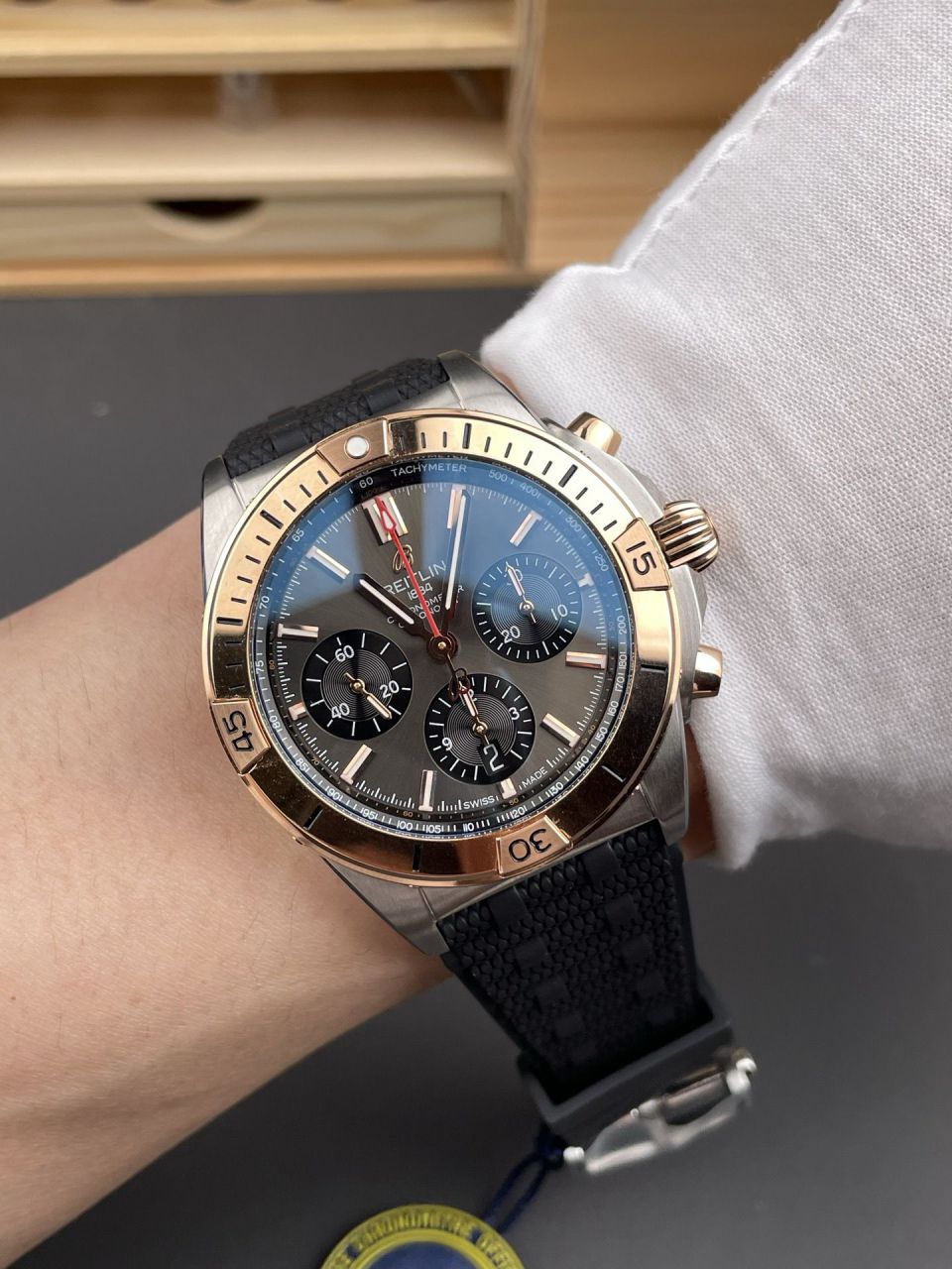 BLS百年灵机械计时系列UB0134101B1S1腕表 /  