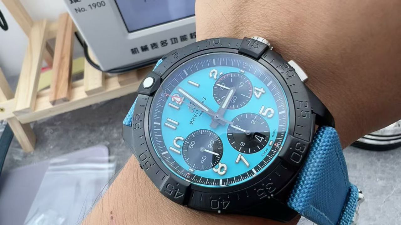 BLS百年灵复仇者系列夜间任务款SB0146101L1X1腕表 /  