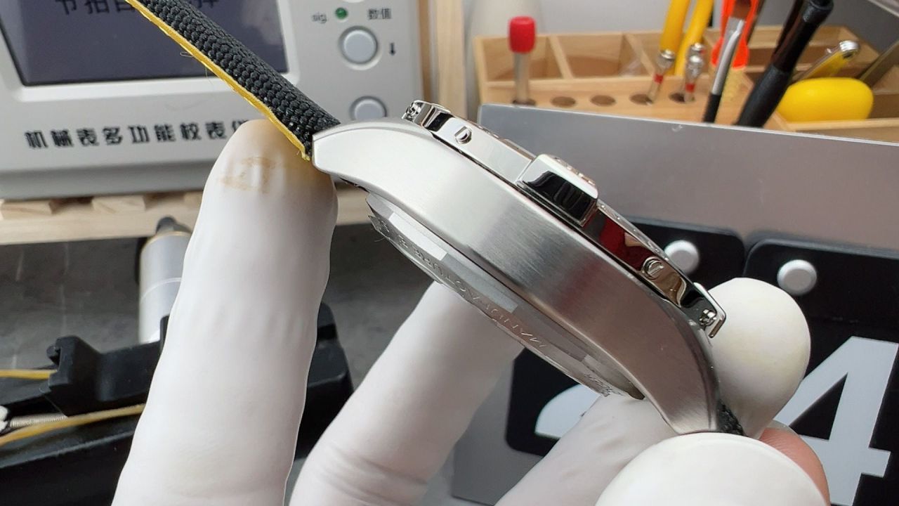 BLS百年灵复仇者系列AB01821A1B1X1腕表 /  