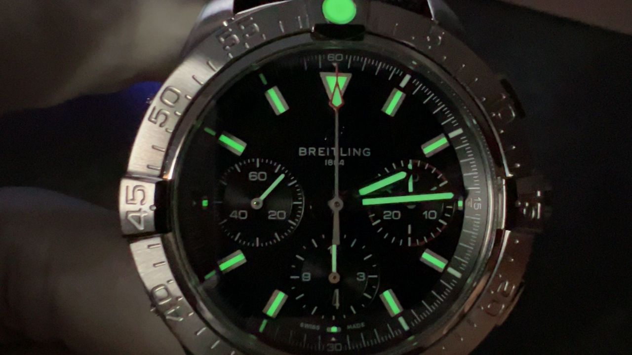 BLS百年灵复仇者系列AB01821A1B1X1腕表 /  