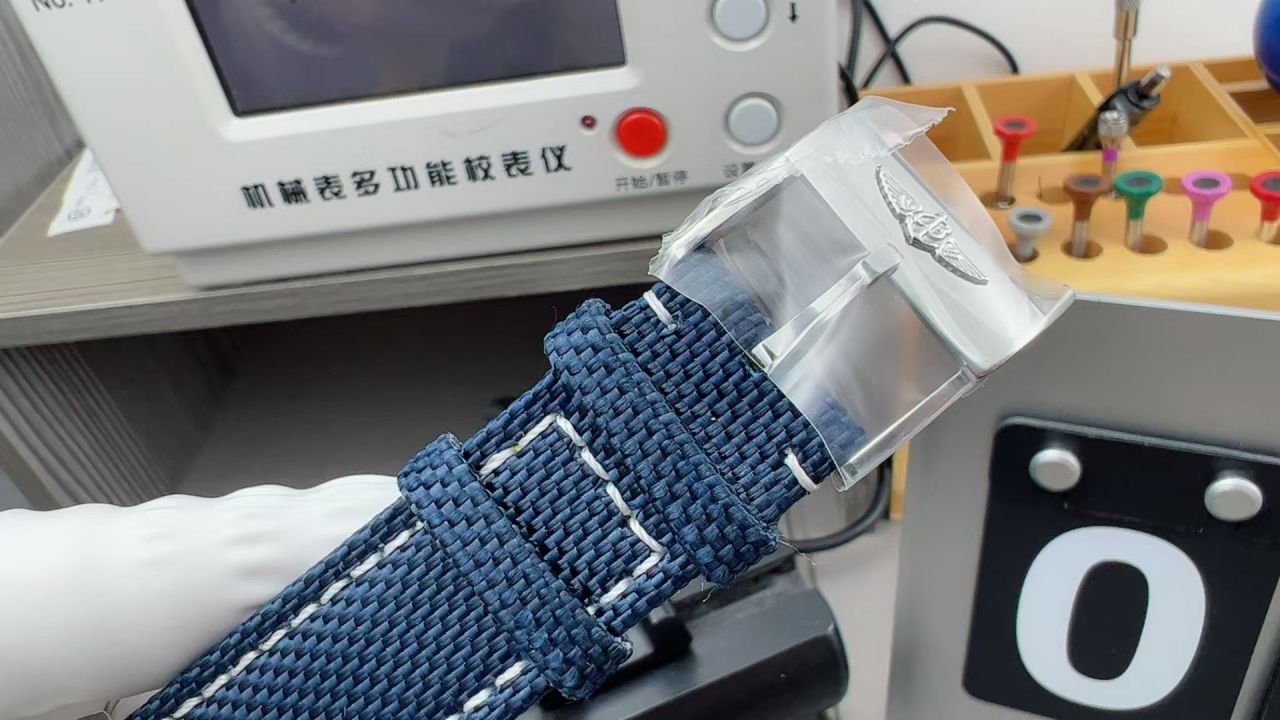 BLS百年灵复仇者系列A32395101C1X1腕表 /  