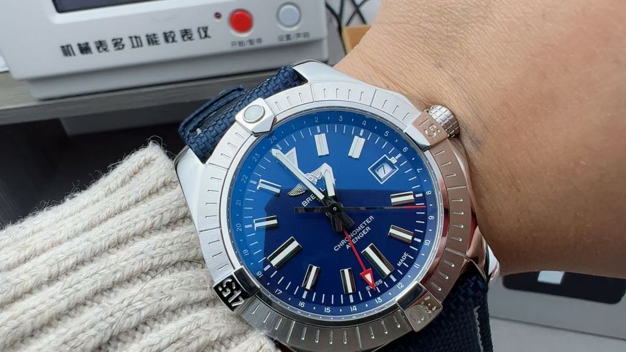 BLS百年灵复仇者系列A32395101C1X1腕表 /  