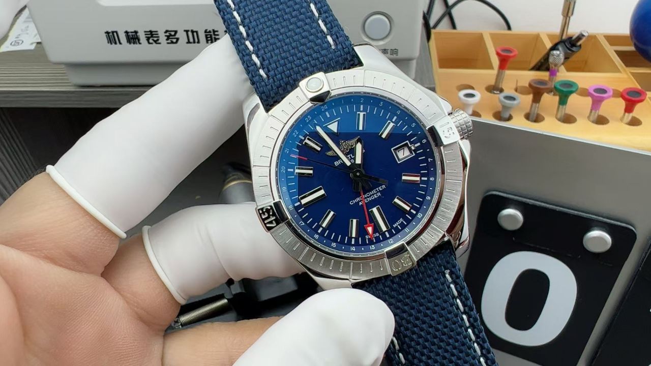 BLS百年灵复仇者系列A32395101C1X1腕表 /  