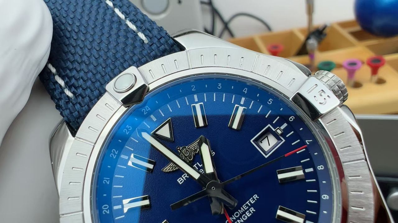 BLS百年灵复仇者系列A32395101C1X1腕表 /  