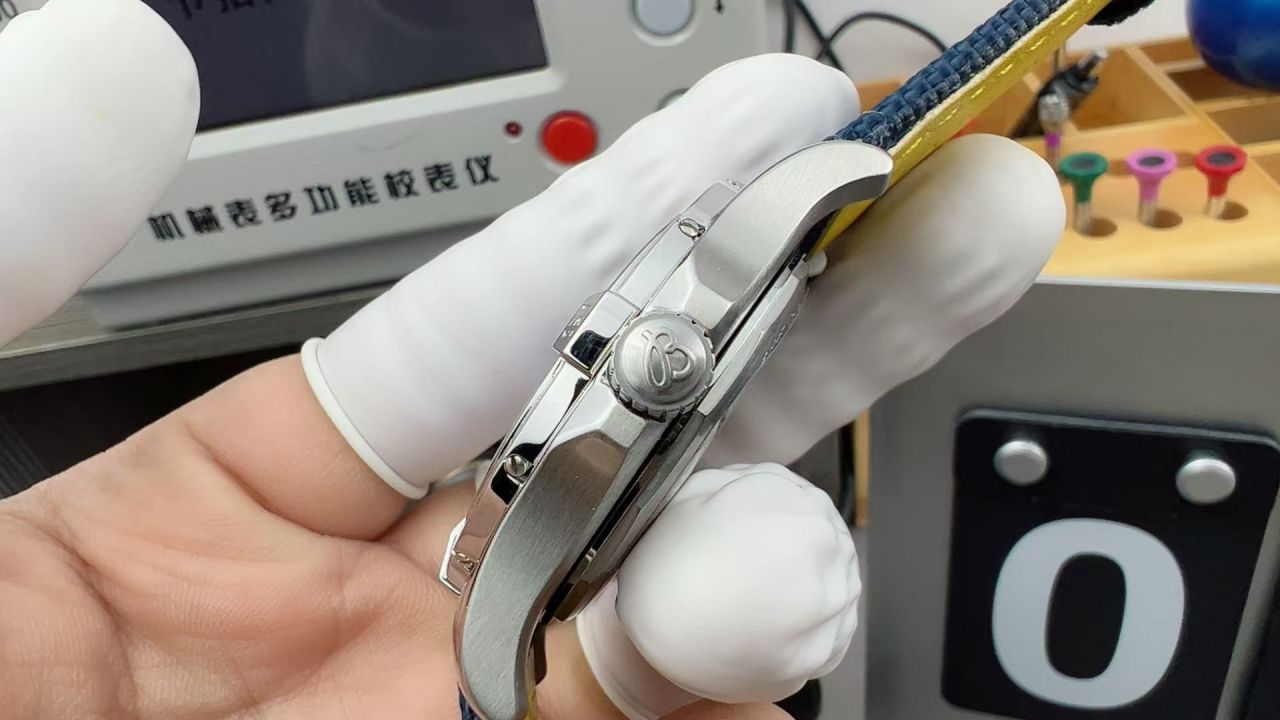 BLS百年灵复仇者系列A32395101C1X1腕表 /  