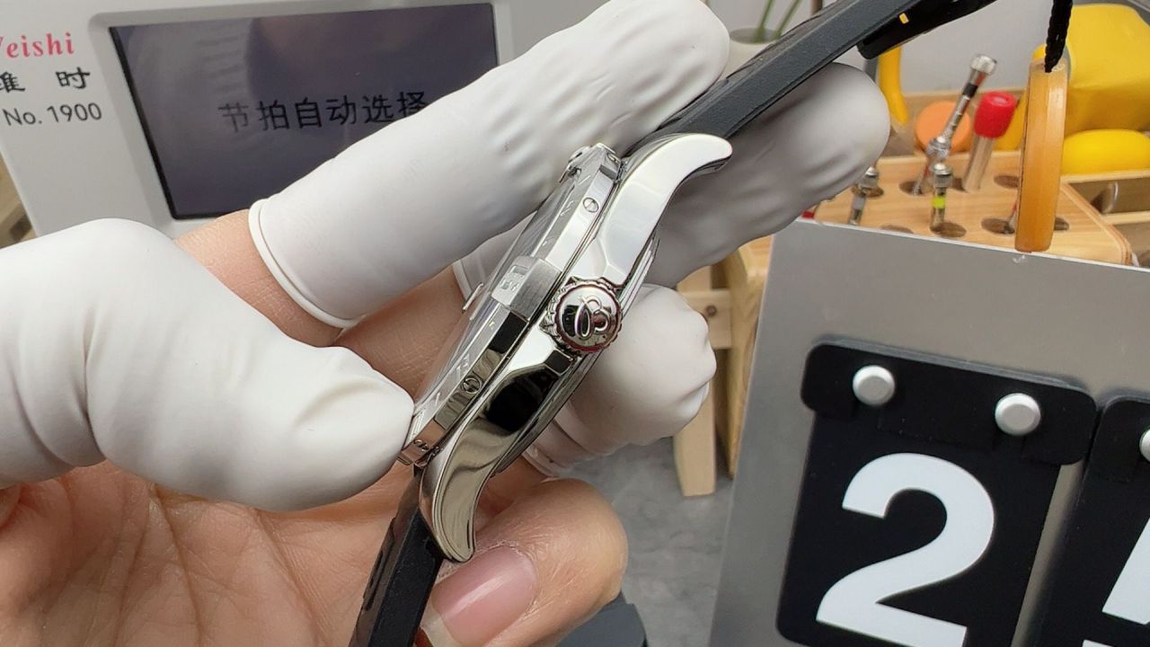 BLS百年灵复仇者系列A1733110.BC30.169A腕表 /  