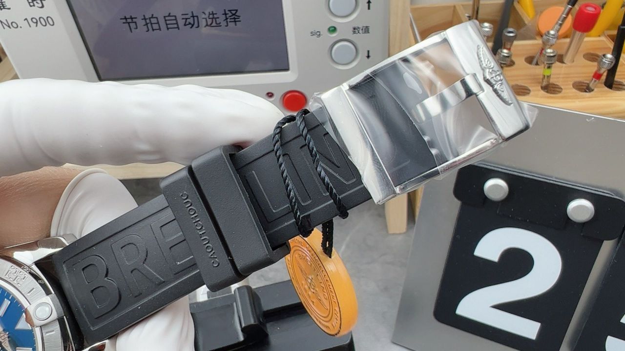 BLS百年灵复仇者系列A1733110.BC30.169A腕表 /  