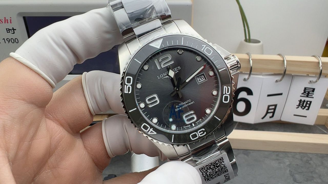 AF浪琴康卡斯灰面系列L3.782.4.76.6腕表 /  