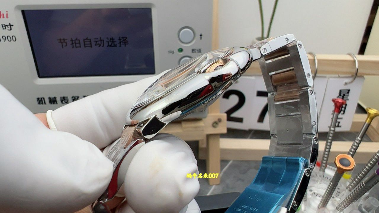 AF卡地亚蓝气球42毫米复刻手表W6920095腕表 /  